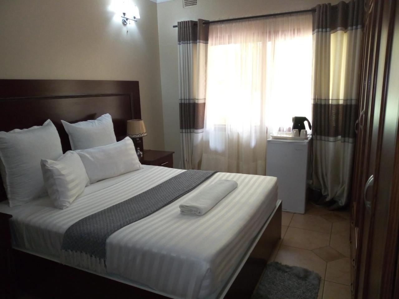 Zenith Lodge Lusaka Esterno foto